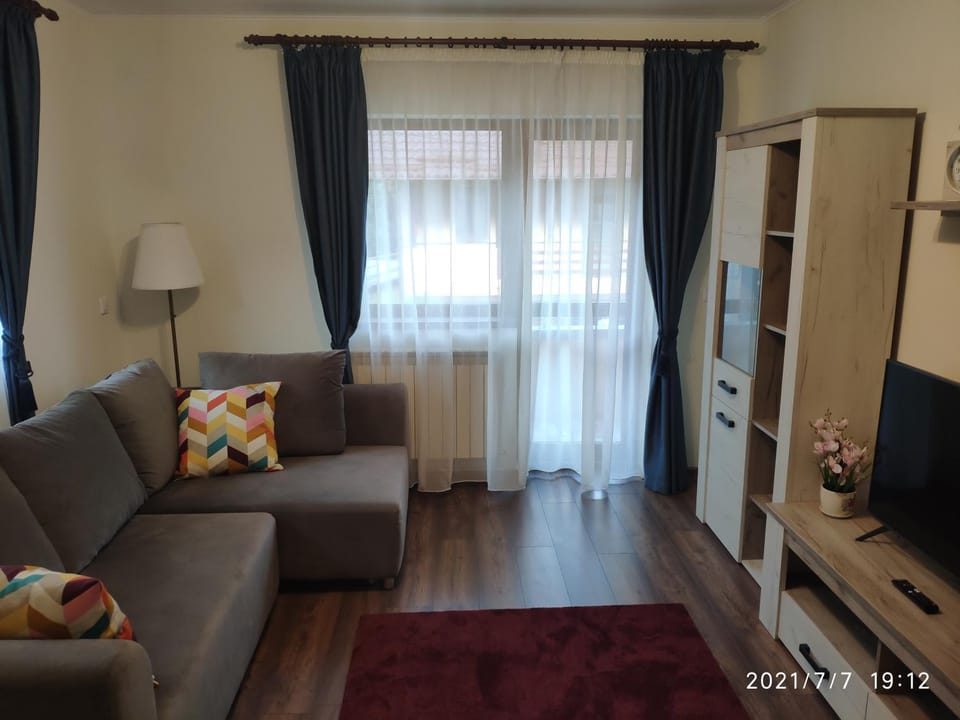 Communal lounge/ TV room, TV and multimedia, Living room