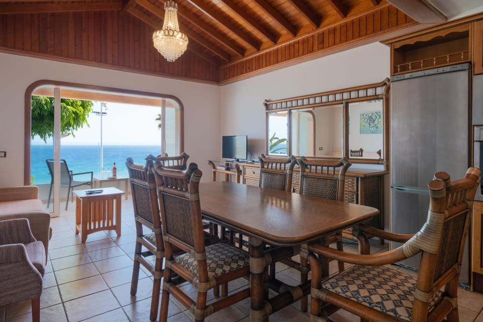 Dining area, kitchen
