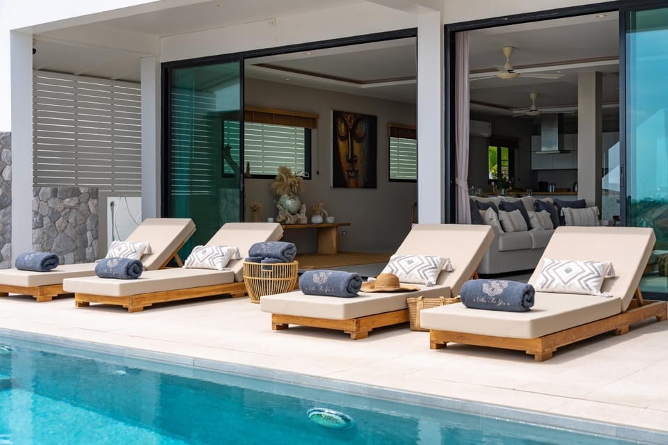 Swimming pool, sunbed, sunbed