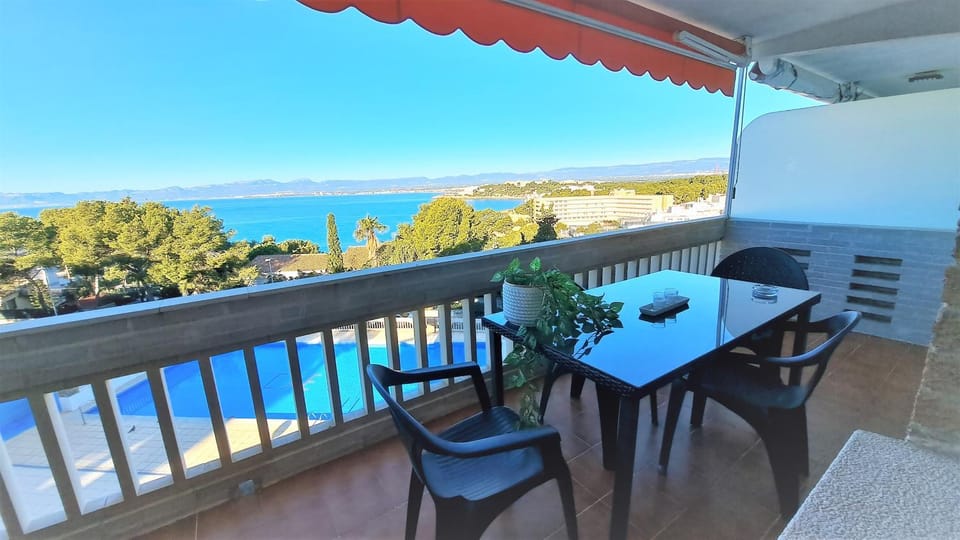 Pool view, Sea view