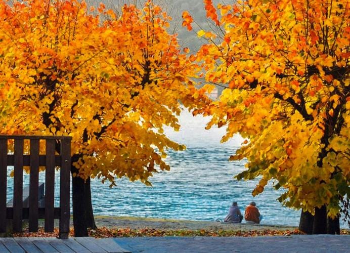 Nearby landmark, People, Natural landscape, group of guests