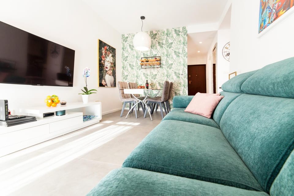 Communal lounge/ TV room, TV and multimedia, Living room, Seating area