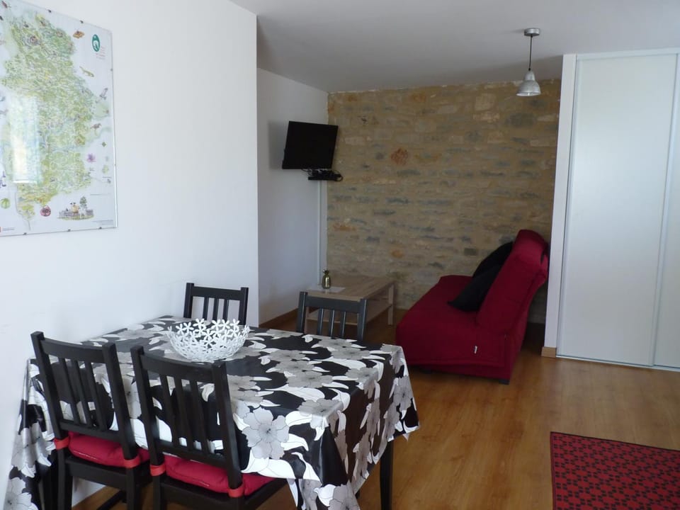 Aux Pierres de Nozières Apartment in Occitanie