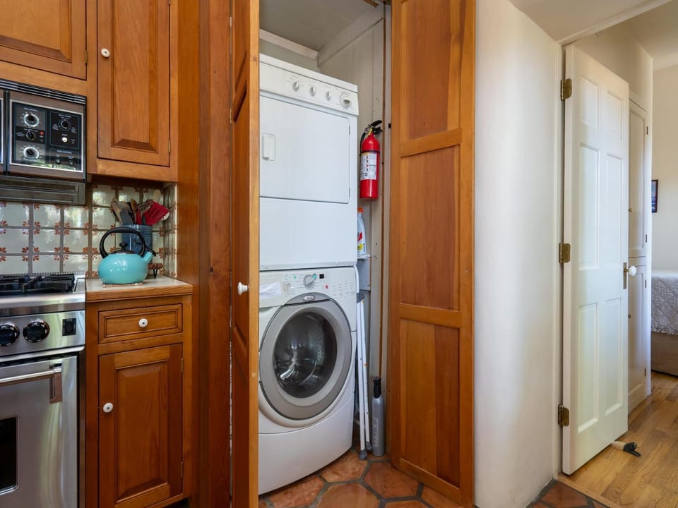 stove, laundry, washing machine, dryer, kitchen
