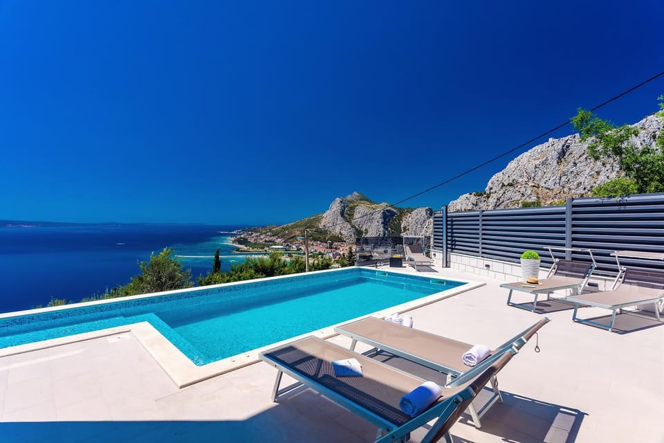 Pool view, Swimming pool