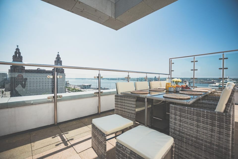 Natural landscape, View (from property/room), Balcony/Terrace, Living room, Seating area, Dining area, Sea view