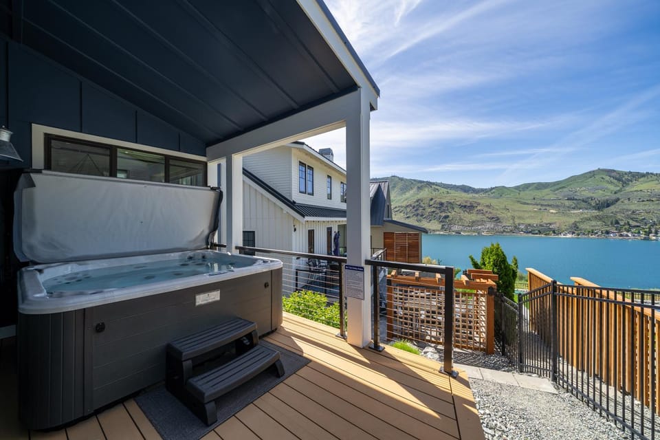 Lake Escape #99 House in Chelan (In Town)