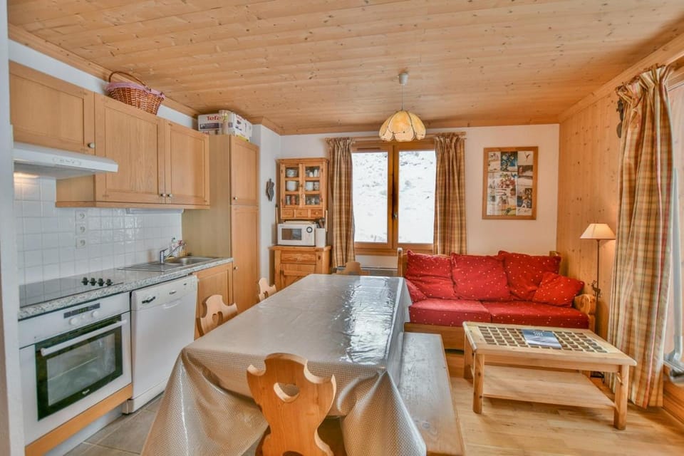 Kitchen or kitchenette, Living room, Dining area