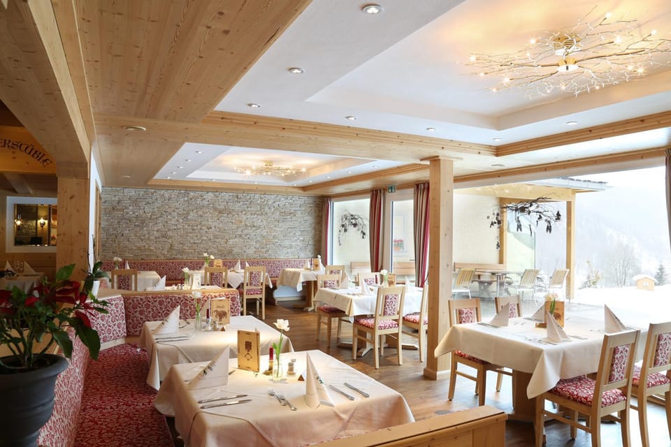 Restaurant/places to eat, Dining area