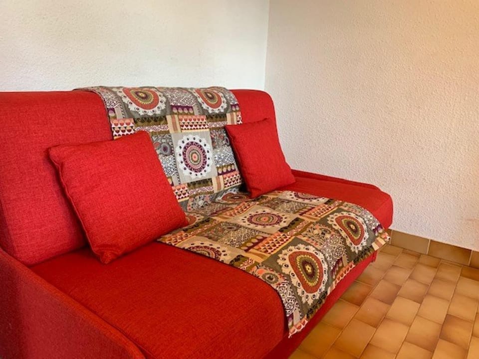 Joli T2 Rez-de-Jardin Avec Piscine et Parking - FR-1-607-110 House in Agde