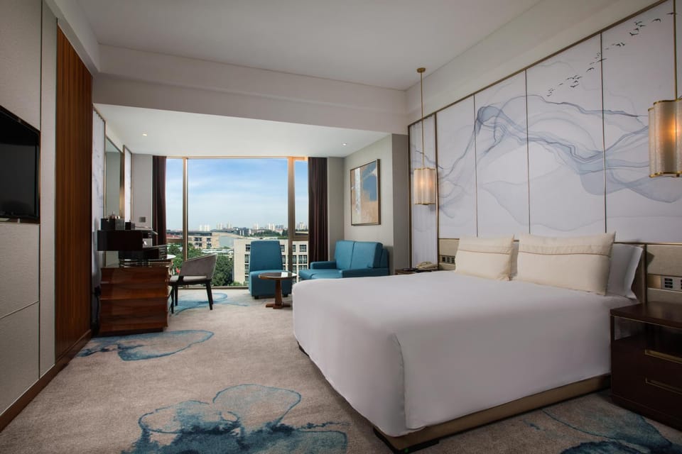 Photo of the whole room, City view