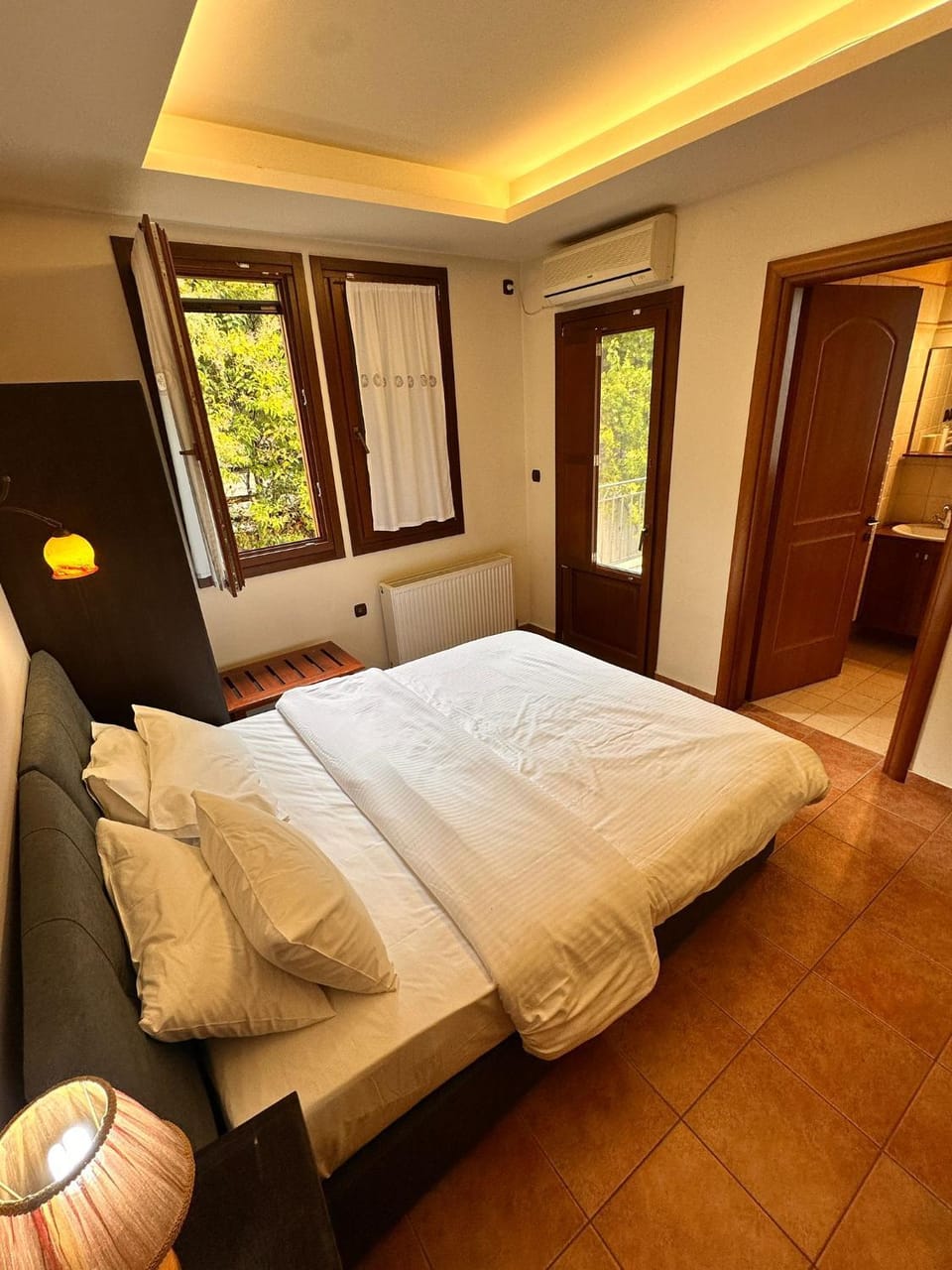 Photo of the whole room, Bedroom, Garden view