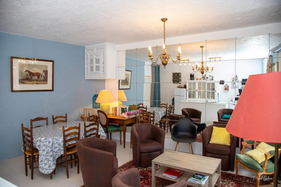 Lounge or bar, Seating area