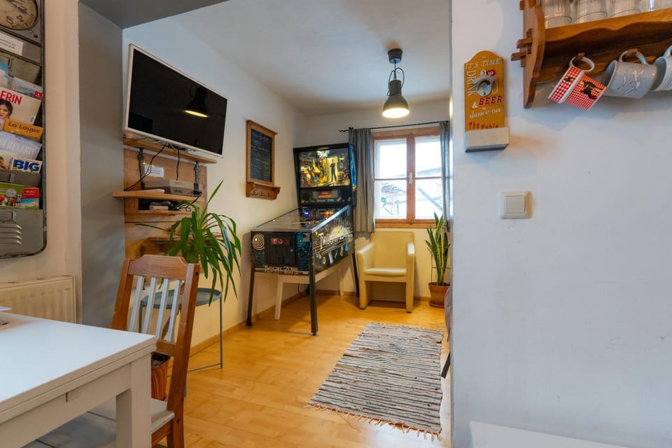 Game Room, Living room