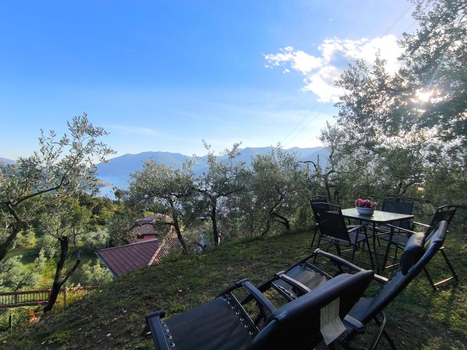CasaDolcelago Marone Villa con Giardino Vista Lago Private Parking House in Province of Brescia