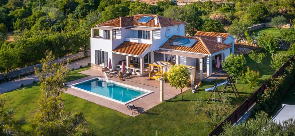 Property building, Pool view, Swimming pool