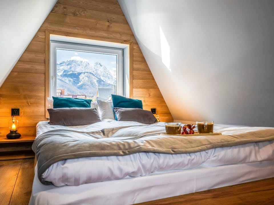 Bed, Other, Decorative detail, Bedroom, Area and facilities
