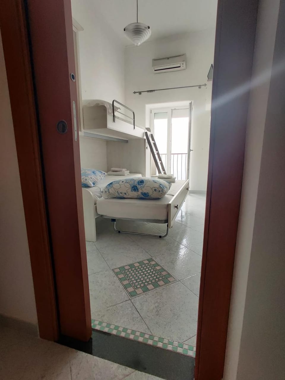 Bed, Bedroom, towels, air conditioner