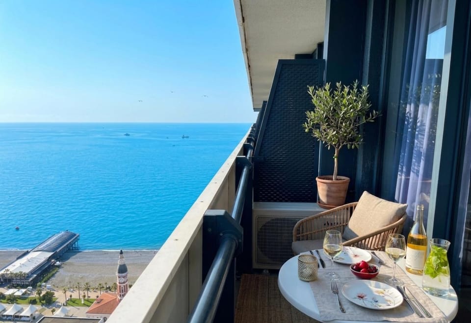 Balcony/Terrace, Food and drinks, Dining area, Food