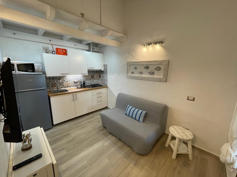 Kitchen or kitchenette, Living room