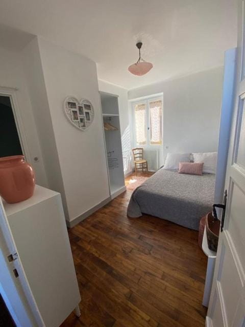 La Croquante face au château Apartment in Occitanie