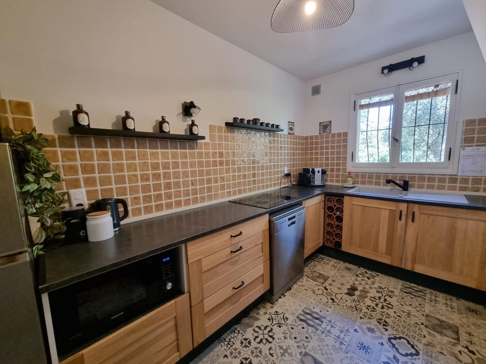 Kitchen or kitchenette, Kitchen or kitchenette