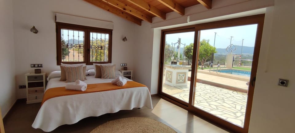 Natural landscape, Photo of the whole room, Bedroom, Mountain view