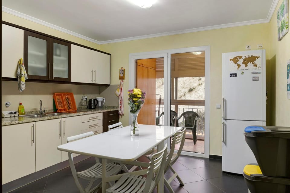 Property building, Kitchen or kitchenette, Living room