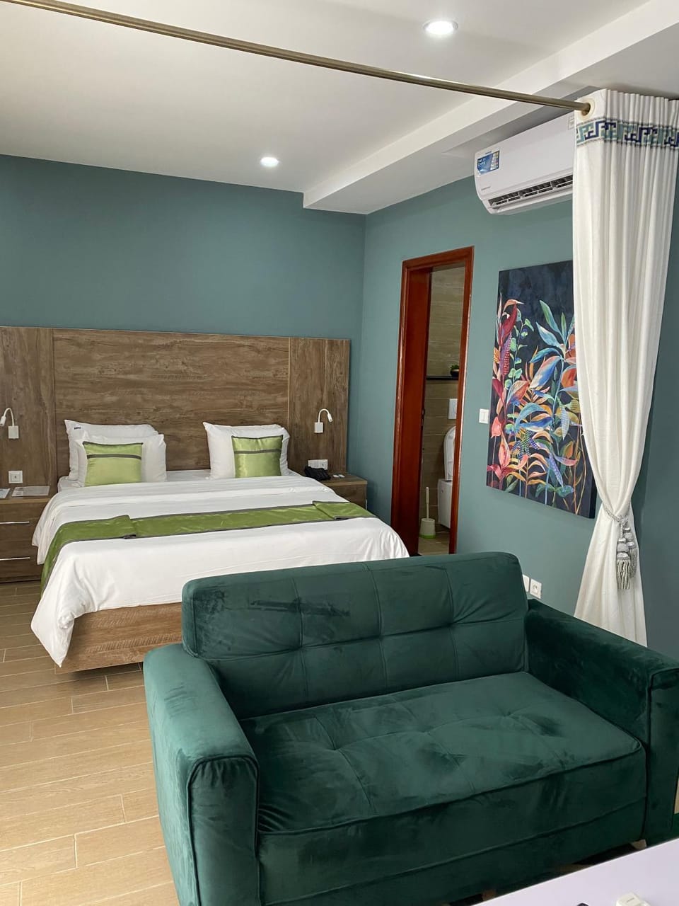 Bed, Living room, Photo of the whole room, Bedroom
