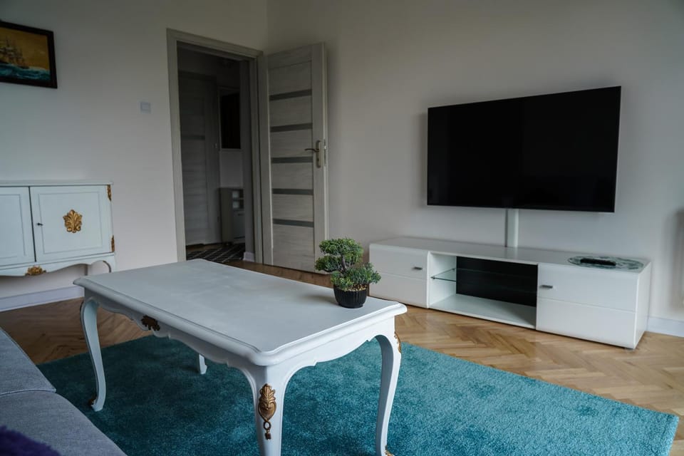 Communal lounge/ TV room, TV and multimedia, Living room, Seating area