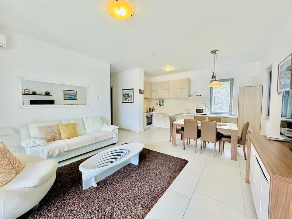 Bathroom, Swimming pool, kitchen