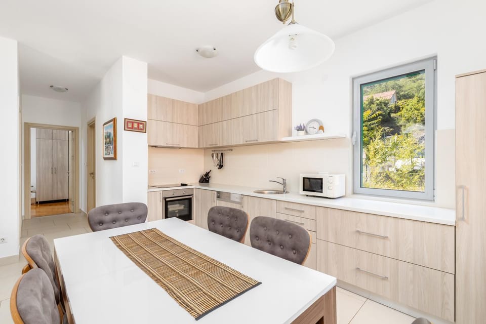 Kitchen or kitchenette, Living room, Seating area, Dining area, dishwasher, stove