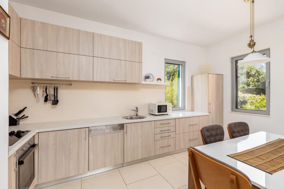 Coffee/tea facilities, Kitchen or kitchenette, Dining area, Parking, dishwasher, minibar, pet friendly, stove, toaster, kitchen