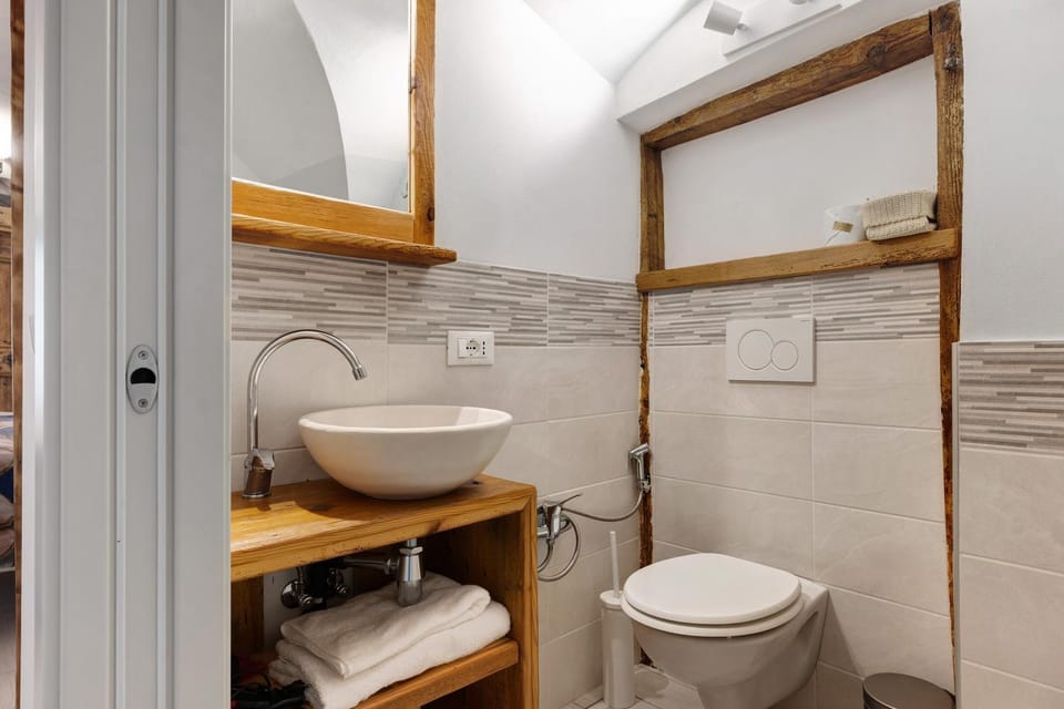 Bathroom, Living room