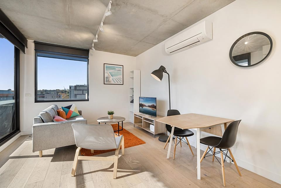 Comfy 2-Bed Balcony Unit near Iconic Chapel St Apartment in Melbourne
