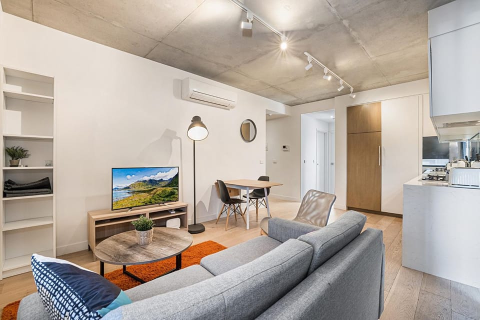 Comfy 2-Bed Balcony Unit near Iconic Chapel St Apartment in Melbourne