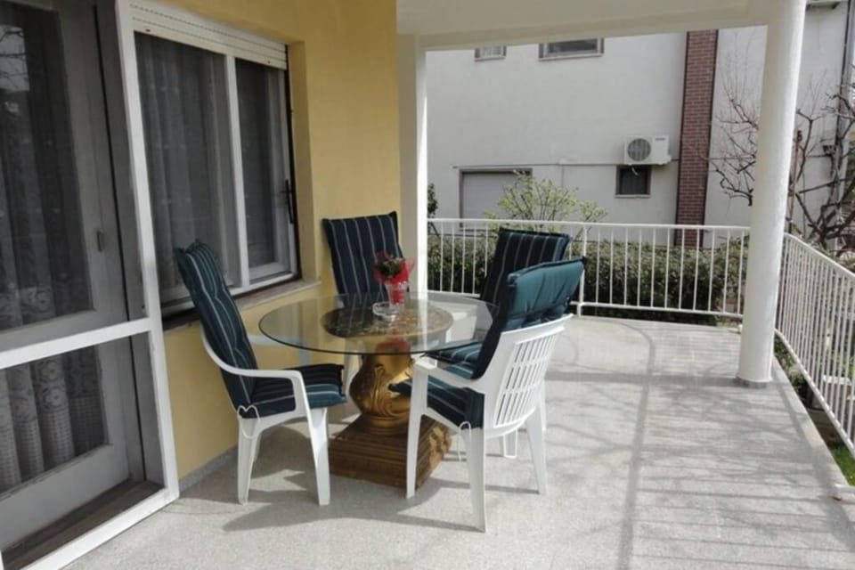 View (from property/room), Balcony/Terrace, Seating area, Dining area