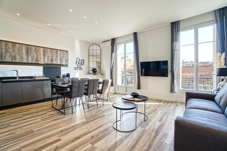 Living room, Lounge or bar, Seating area, Dining area