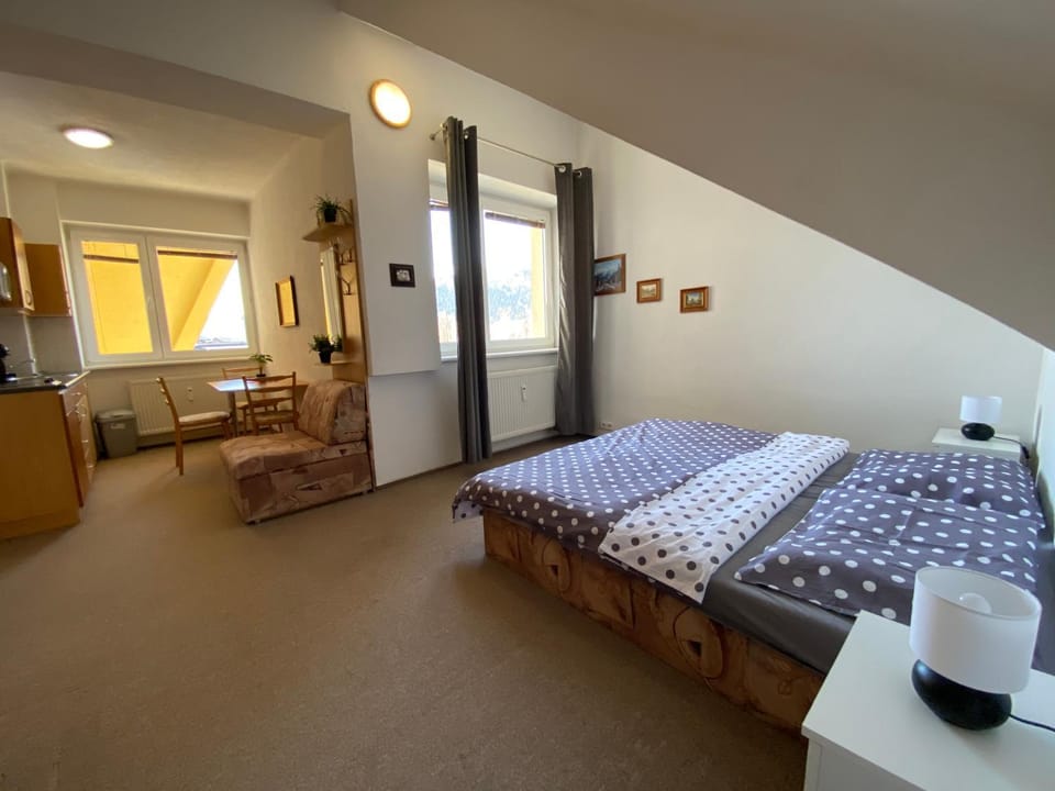 Bed, Kitchen or kitchenette, Bedroom