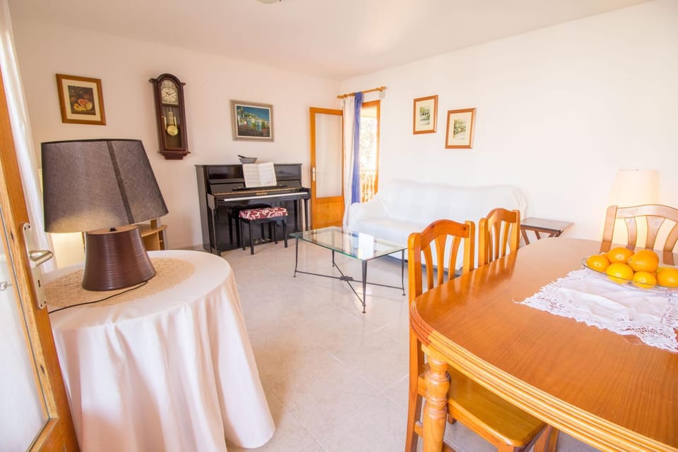 Lovely apartment a few meters from the beach Apartment in Serra de Tramuntana