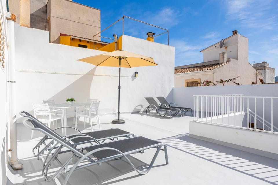 Property building, Balcony/Terrace, Living room