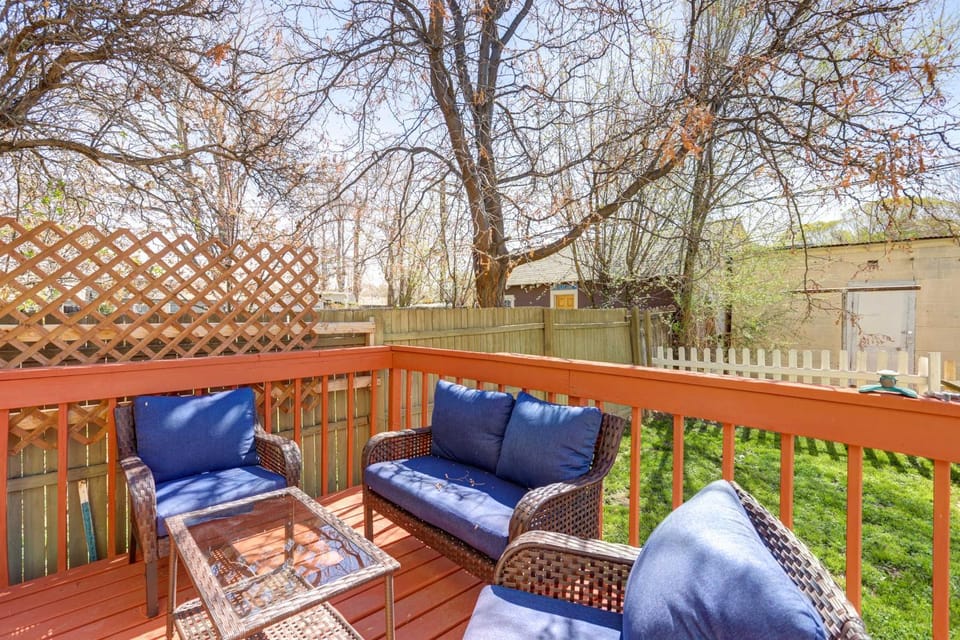 Charming Montrose Family Home: Block to Downtown! House in Montrose