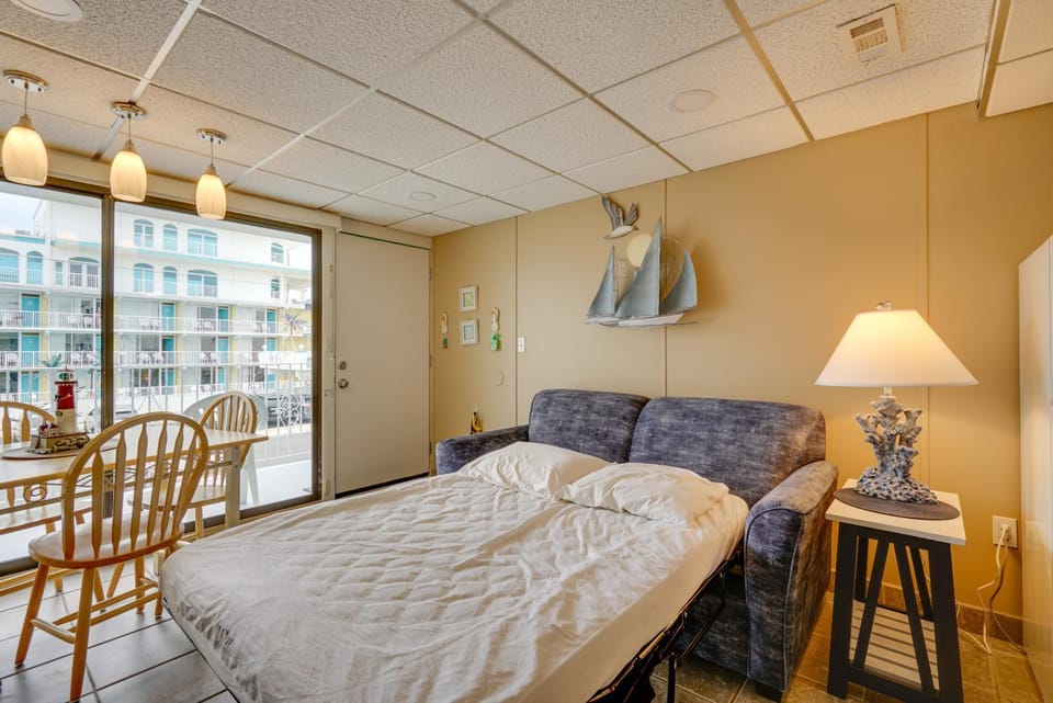 Cozy Oceanfront Condo w/ Pool & Beach Access! House in Wildwood Crest