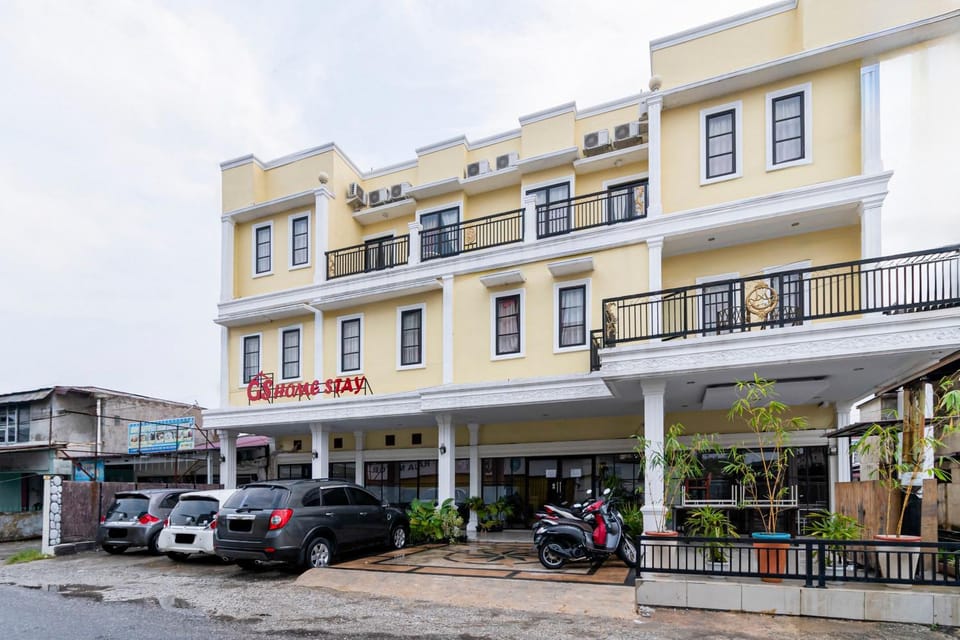 Facade/entrance