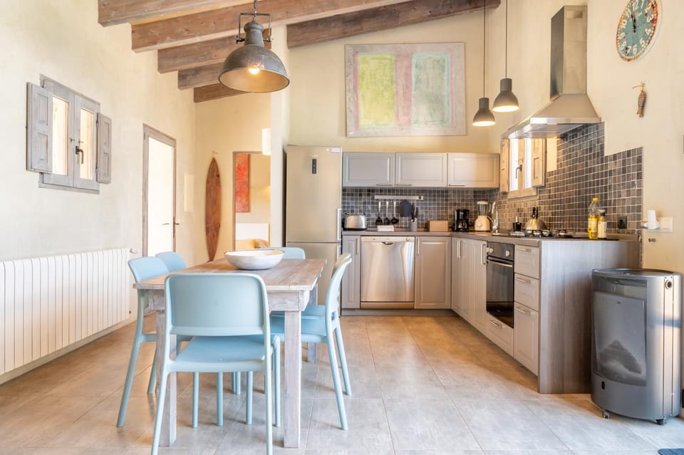 Property building, Kitchen or kitchenette, Living room