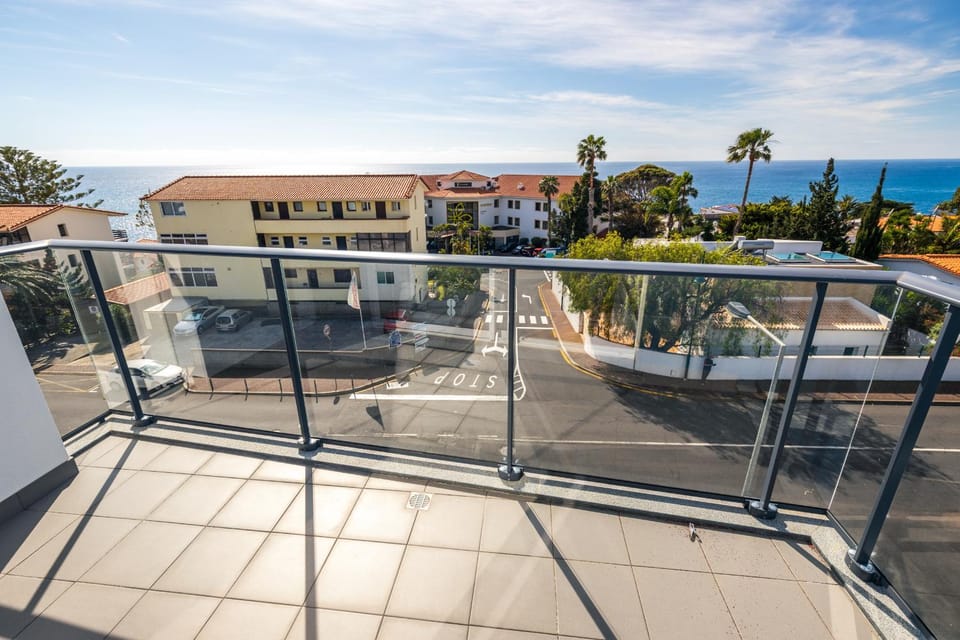 Balcony/Terrace, Street view