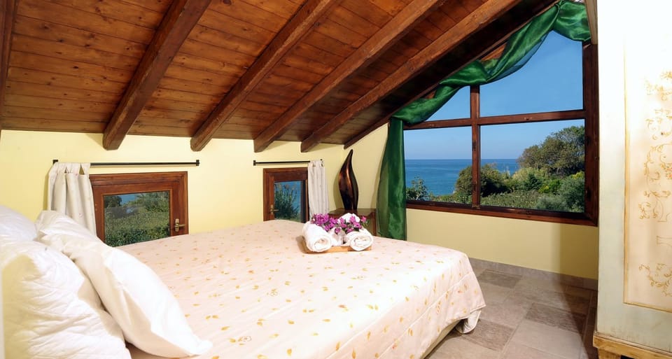 People, Bedroom, Sea view, Family
