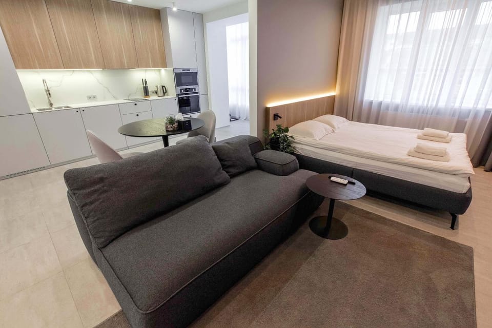 Communal lounge/ TV room, Bed, TV and multimedia, Seating area, Bedroom