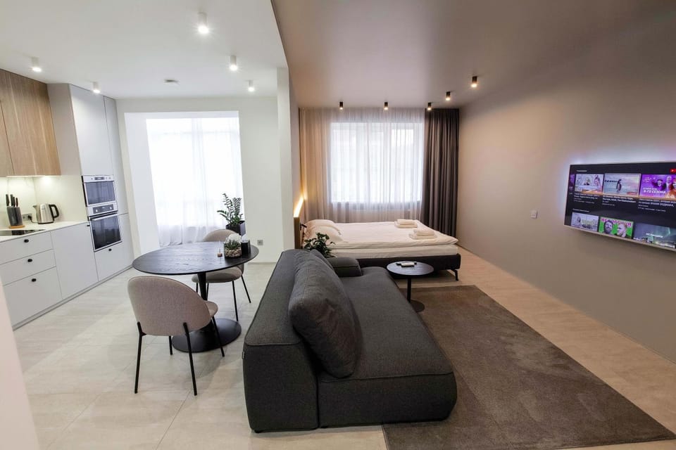Communal lounge/ TV room, Bed, TV and multimedia, Living room, Seating area, Dining area