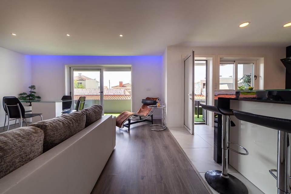 Kitchen or kitchenette, Seating area